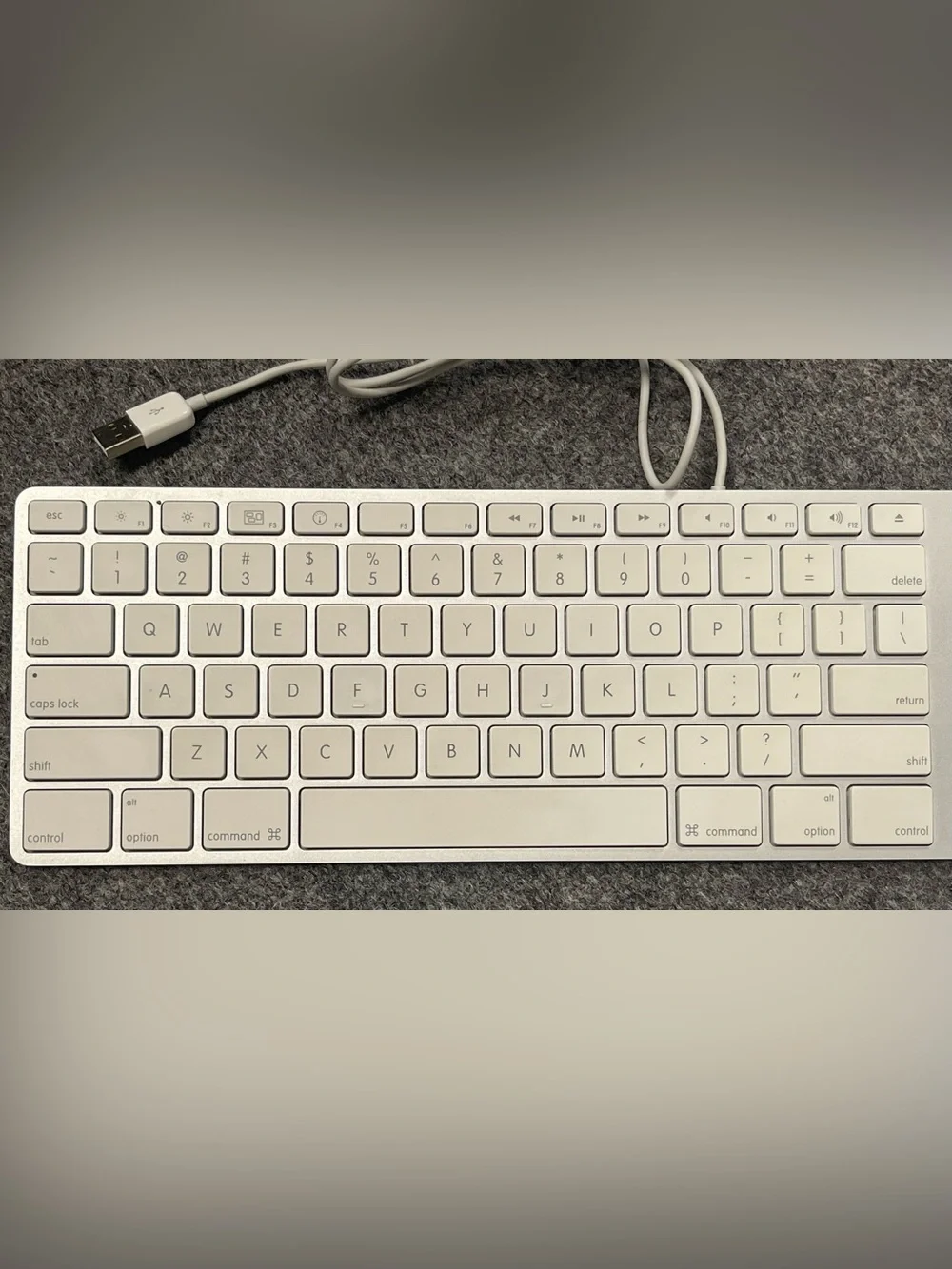 Apple Office Keyboard A1243 No. 2171 2 USB Ports